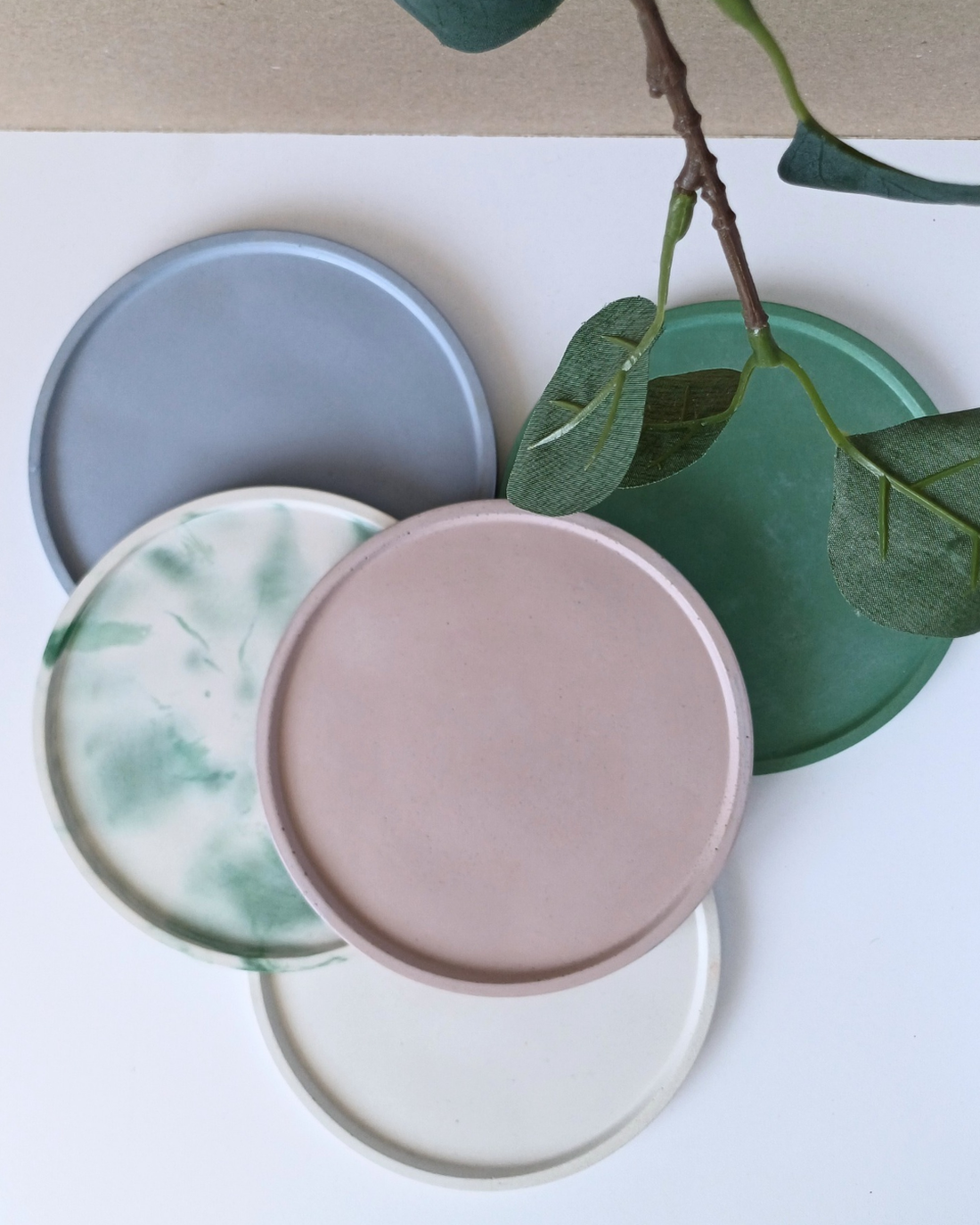 Tavă decorativă din beton Ring - casă & stil de viață - accesorii pentru decorat casa - decorațiuni de masă și decorațiuni pentru rafturi - boluri din ceramică, boluri decorative - Artynos.ro Tavă decorativă din beton Ring - casă & stil de viață - accesorii pentru decorat casa - decorațiuni de masă și decorațiuni pentru rafturi - boluri din ceramică, boluri decorative - Artynos.ro
