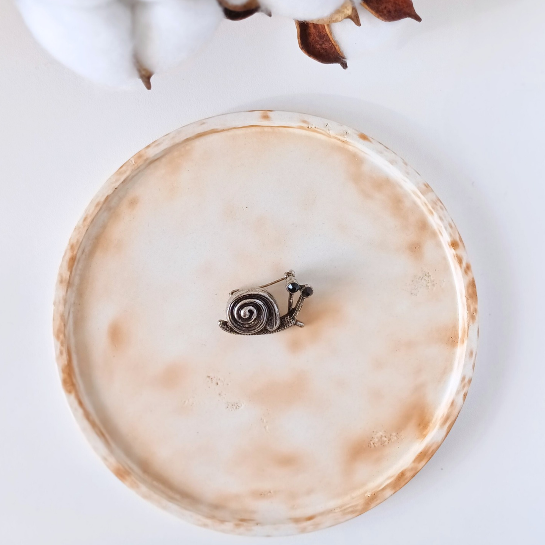 Tavă decorativă din beton Ring - casă & stil de viață - accesorii pentru decorat casa - decorațiuni de masă și decorațiuni pentru rafturi - boluri din ceramică, boluri decorative - Artynos.ro Tavă decorativă din beton Ring - casă & stil de viață - accesorii pentru decorat casa - decorațiuni de masă și decorațiuni pentru rafturi - boluri din ceramică, boluri decorative - Artynos.ro