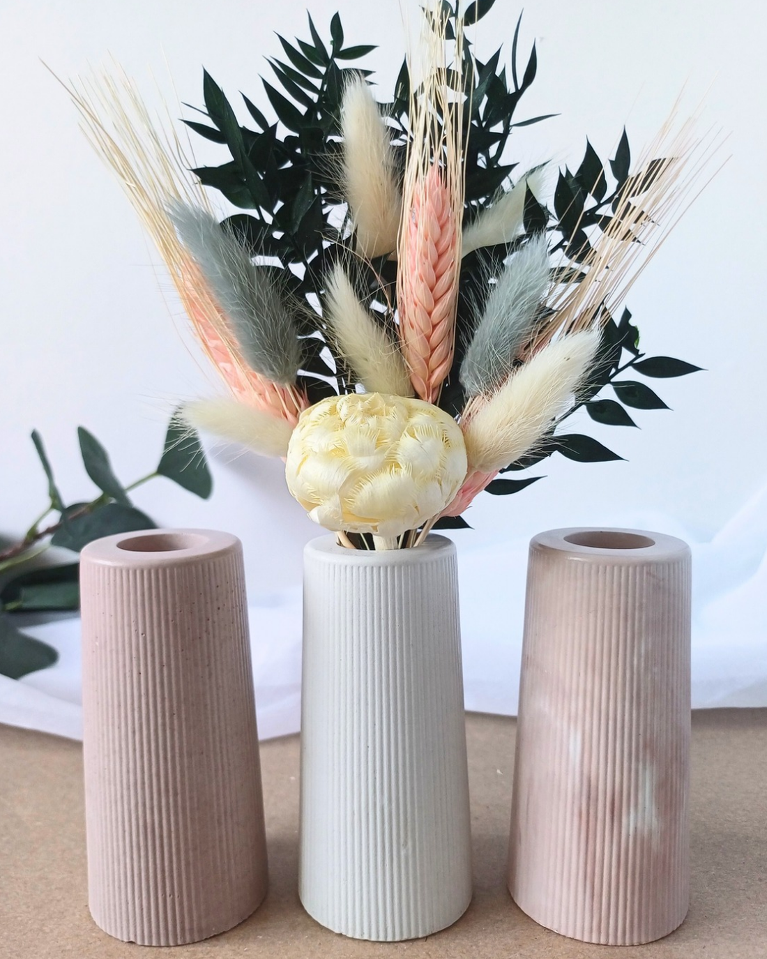 Vază decorativă din beton Stripes - casă & stil de viață - accesorii pentru decorat casa - suport de flori - accesorii florale - Artynos.ro Vază decorativă din beton Stripes - casă & stil de viață - accesorii pentru decorat casa - suport de flori - accesorii florale - Artynos.ro