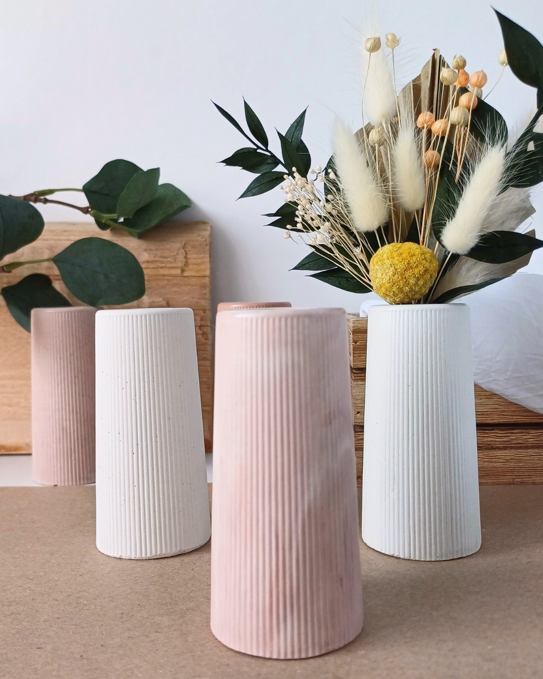 Vază decorativă din beton Stripes - casă & stil de viață - accesorii pentru decorat casa - suport de flori - accesorii florale - Artynos.ro Vază decorativă din beton Stripes - casă & stil de viață - accesorii pentru decorat casa - suport de flori - accesorii florale - Artynos.ro