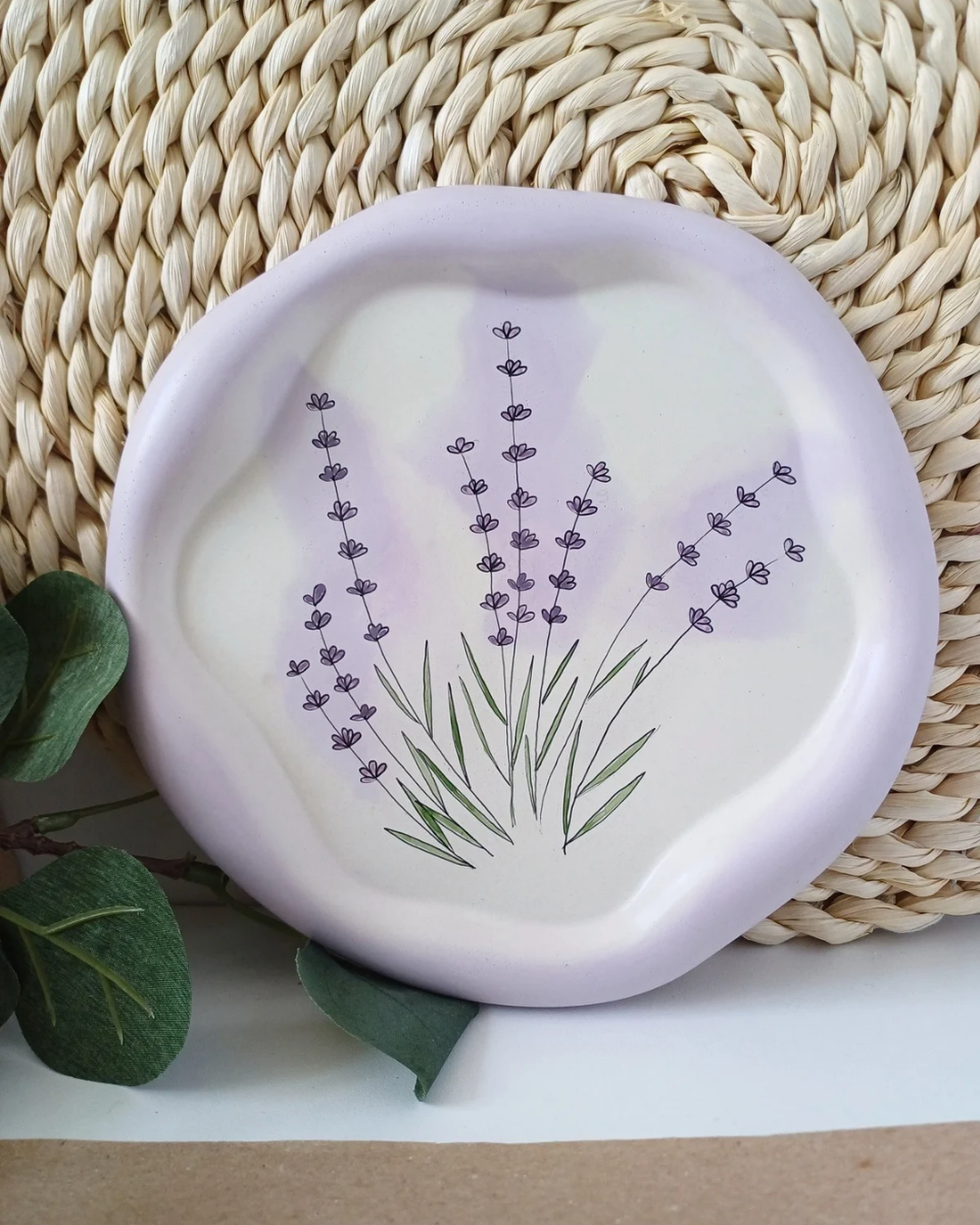 Tavă decorativă pictată Round Cloud Lavandā - casă & stil de viață - accesorii pentru decorat casa - decorațiuni de masă și decorațiuni pentru rafturi - boluri din ceramică, boluri decorative - Artynos.ro Tavă decorativă pictată Round Cloud Lavandā - casă & stil de viață - accesorii pentru decorat casa - decorațiuni de masă și decorațiuni pentru rafturi - boluri din ceramică, boluri decorative - Artynos.ro