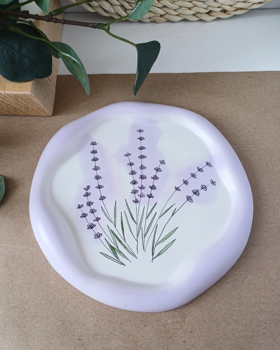 Tavă decorativă pictată Round Cloud Lavandā - casă & stil de viață - accesorii pentru decorat casa - decorațiuni de masă și decorațiuni pentru rafturi - boluri din ceramică, boluri decorative - Artynos.ro Tavă decorativă pictată Round Cloud Lavandā - casă & stil de viață - accesorii pentru decorat casa - decorațiuni de masă și decorațiuni pentru rafturi - boluri din ceramică, boluri decorative - Artynos.ro