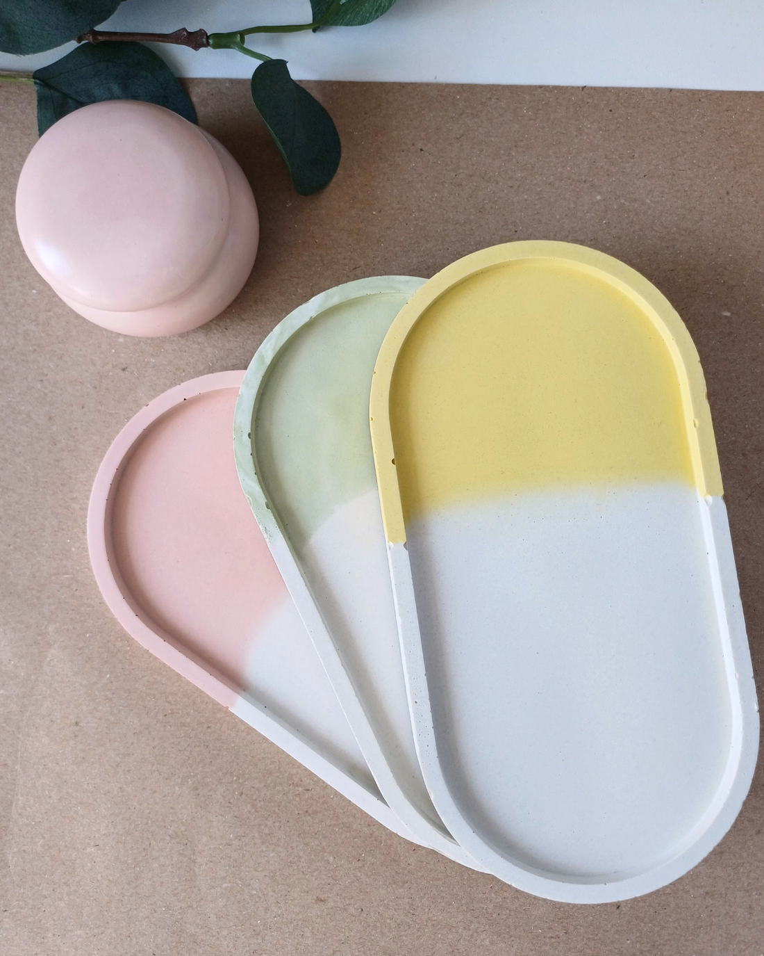 Tavă ovală decorativă din beton Color Block - casă & stil de viață - accesorii pentru decorat casa - decorațiuni de masă și decorațiuni pentru rafturi - boluri din ceramică, boluri decorative - Artynos.ro Tavă ovală decorativă din beton Color Block - casă & stil de viață - accesorii pentru decorat casa - decorațiuni de masă și decorațiuni pentru rafturi - boluri din ceramică, boluri decorative - Artynos.ro