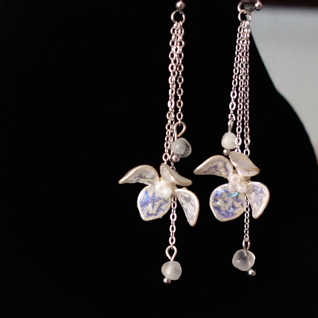 Cercei florali cu Piatra Lunii - bijuterii - cercei - cercei lungi - Artynos.ro