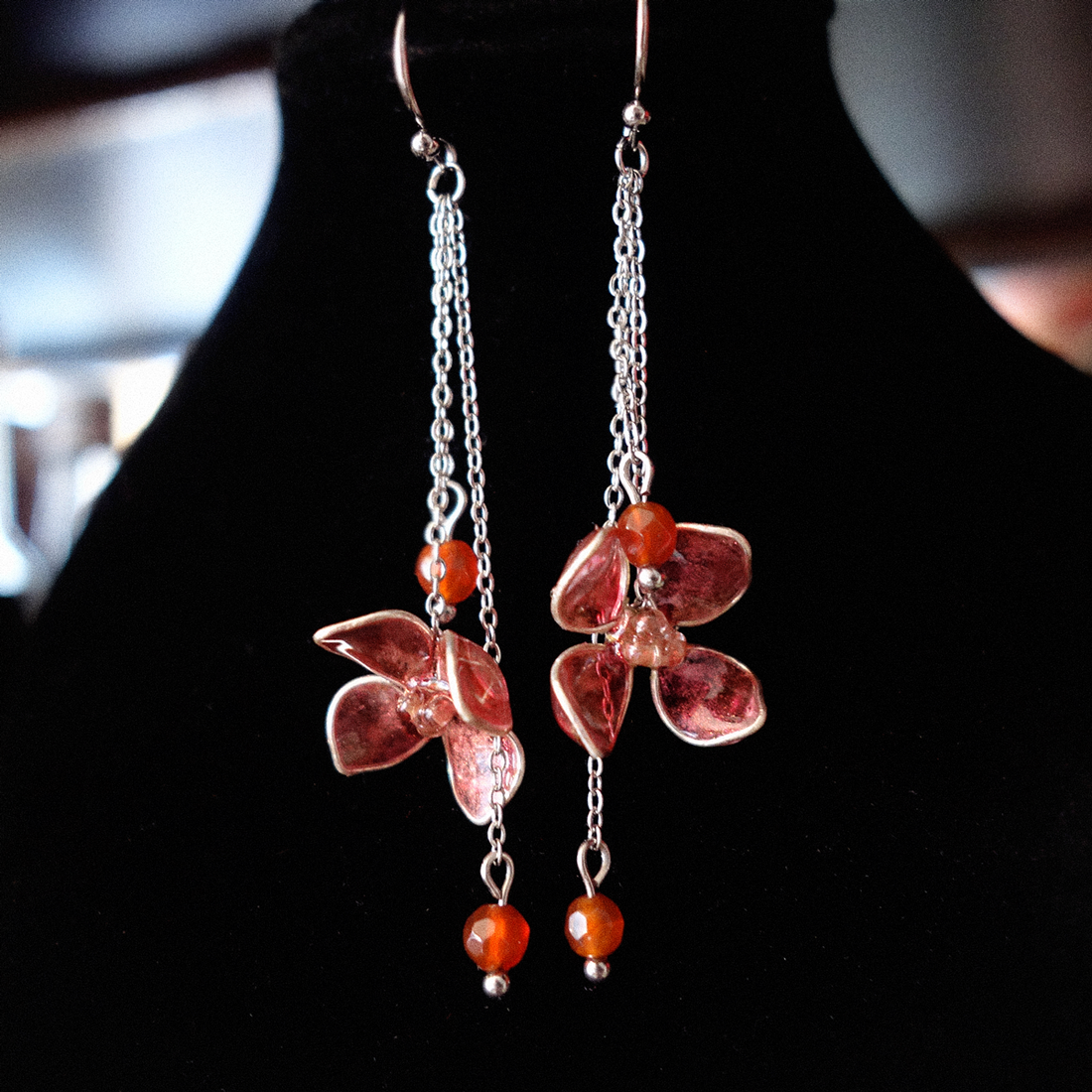 Cercei florali cu Agat roșu - bijuterii - cercei - cercei lungi - Artynos.ro