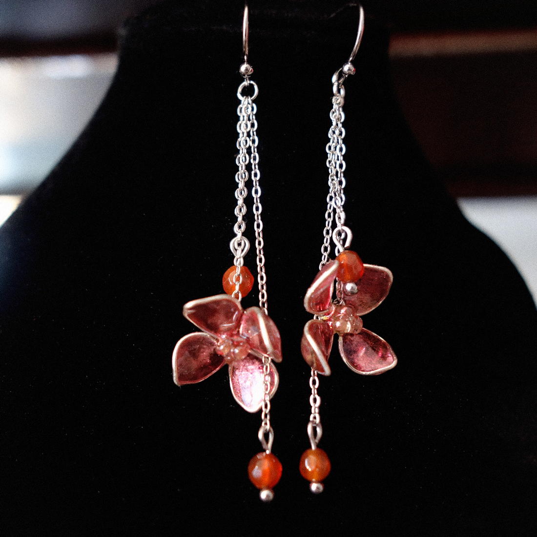 Cercei florali cu Agat roșu - bijuterii - cercei - cercei lungi - Artynos.ro