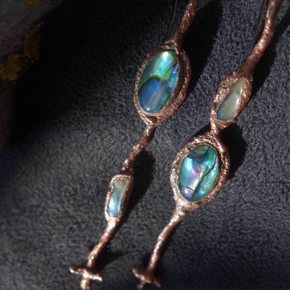 Cercei cupru Mother of Pearl - bijuterii - cercei - cercei lungi - Artynos.ro