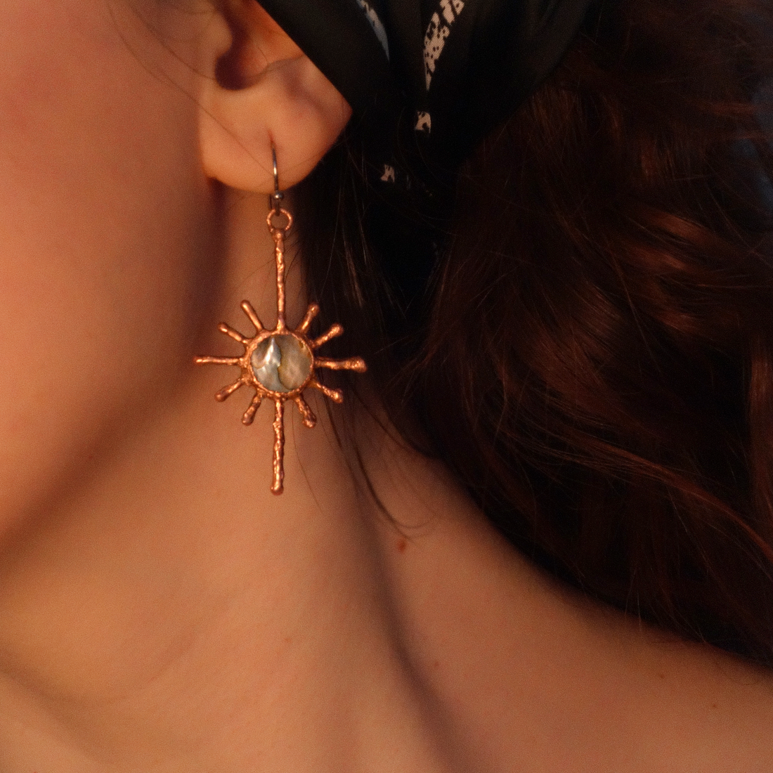 Cercei cupru Mother of Pearl - bijuterii - cercei - cercei lungi - Artynos.ro