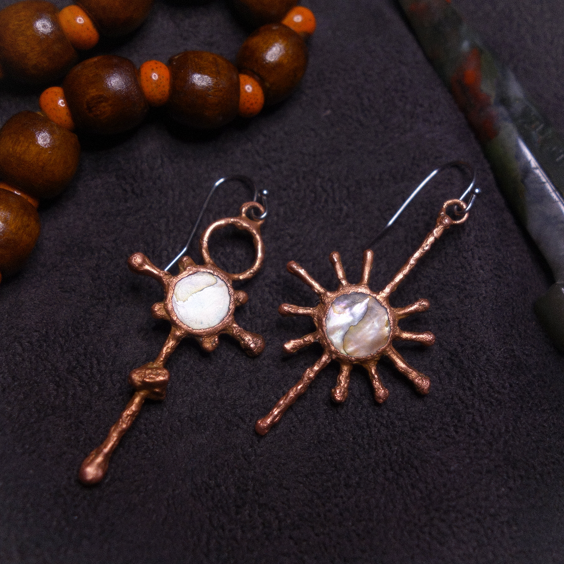 Cercei cupru Mother of Pearl - bijuterii - cercei - cercei lungi - Artynos.ro