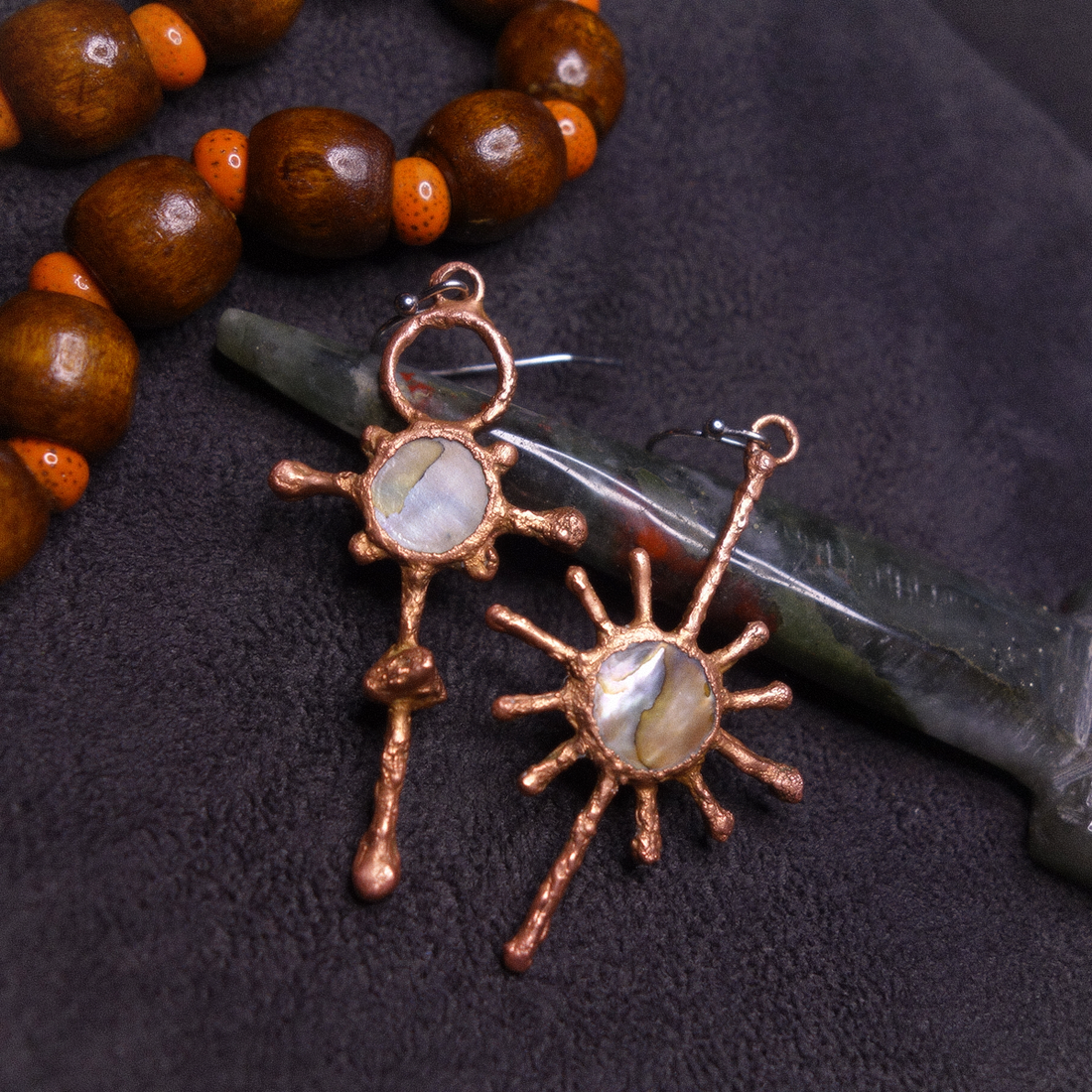 Cercei cupru Mother of Pearl - bijuterii - cercei - cercei lungi - Artynos.ro