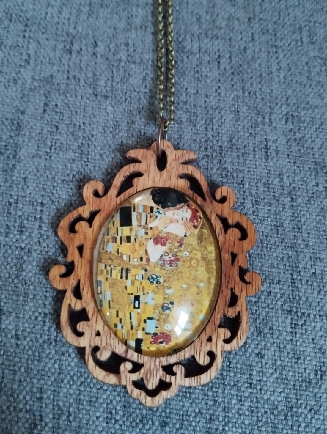 Colier cu lentile de sticlă și motiv Klimt - - Artynos.ro Colier cu lentile de sticlă și motiv Klimt - - Artynos.ro