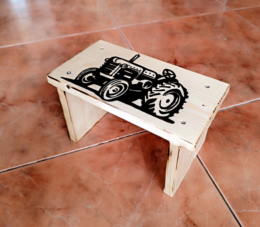 Scaun tractor din lemn - - Artynos.ro Scaun tractor din lemn - - Artynos.ro
