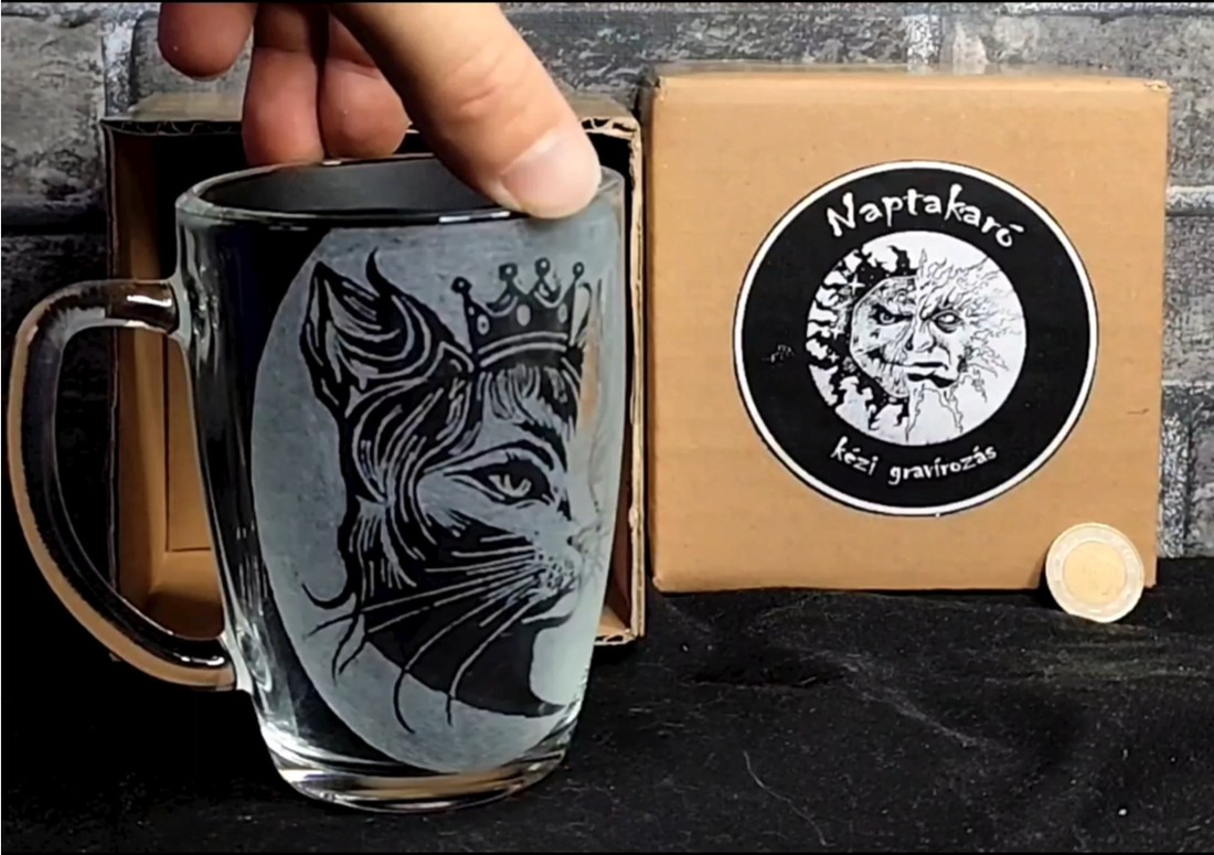 Cană de sticlă cu pisică regină  -  - Artynos.ro