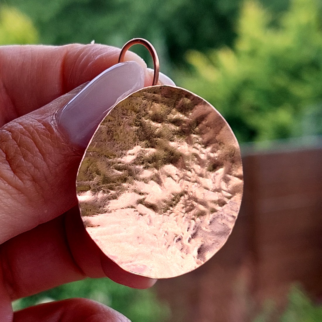 Cercei rotunzi din cupru - bijuterii - cercei hoops - Artynos.ro Cercei rotunzi din cupru - bijuterii - cercei hoops - Artynos.ro