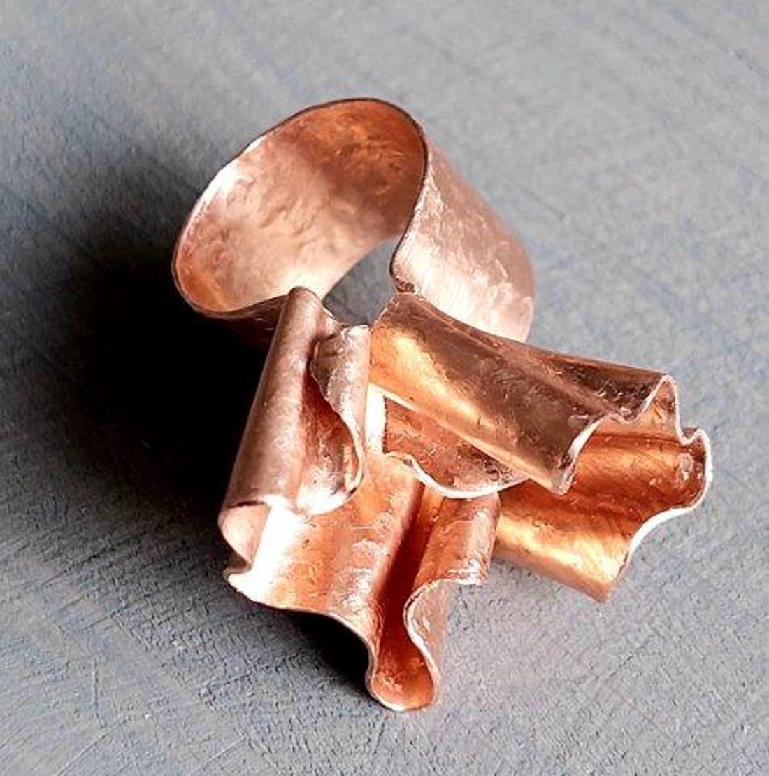 Inel unic, special, cu design floral din cupru -  - Artynos.ro Inel unic, special, cu design floral din cupru -  - Artynos.ro