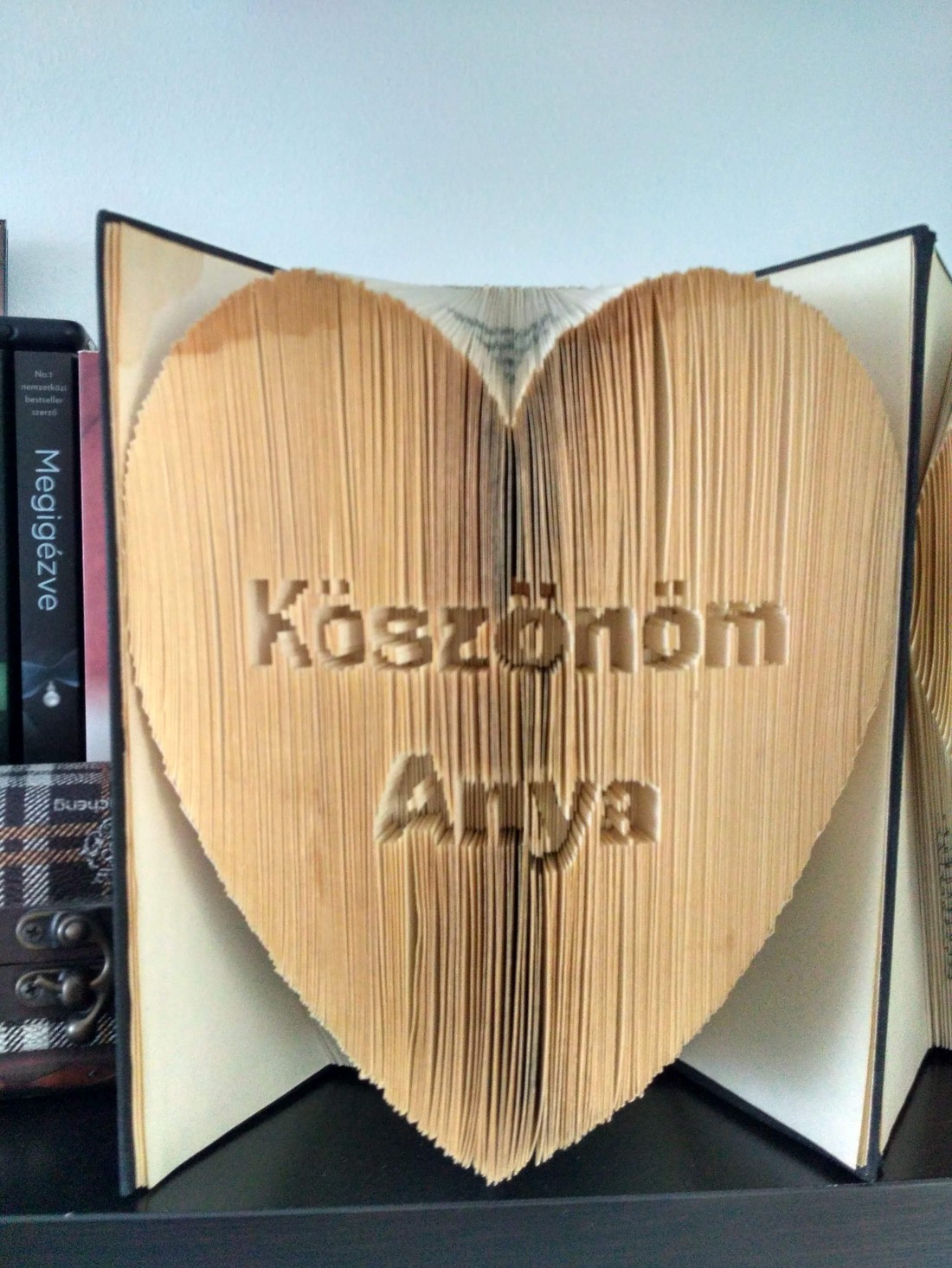 Mulțumesc mamă/tată în sculptura cărții inimii - casă & stil de viață - accesorii pentru decorat casa - decorațiuni de masă și decorațiuni pentru rafturi  - sculptură de carte, carte pliată - Artynos.ro