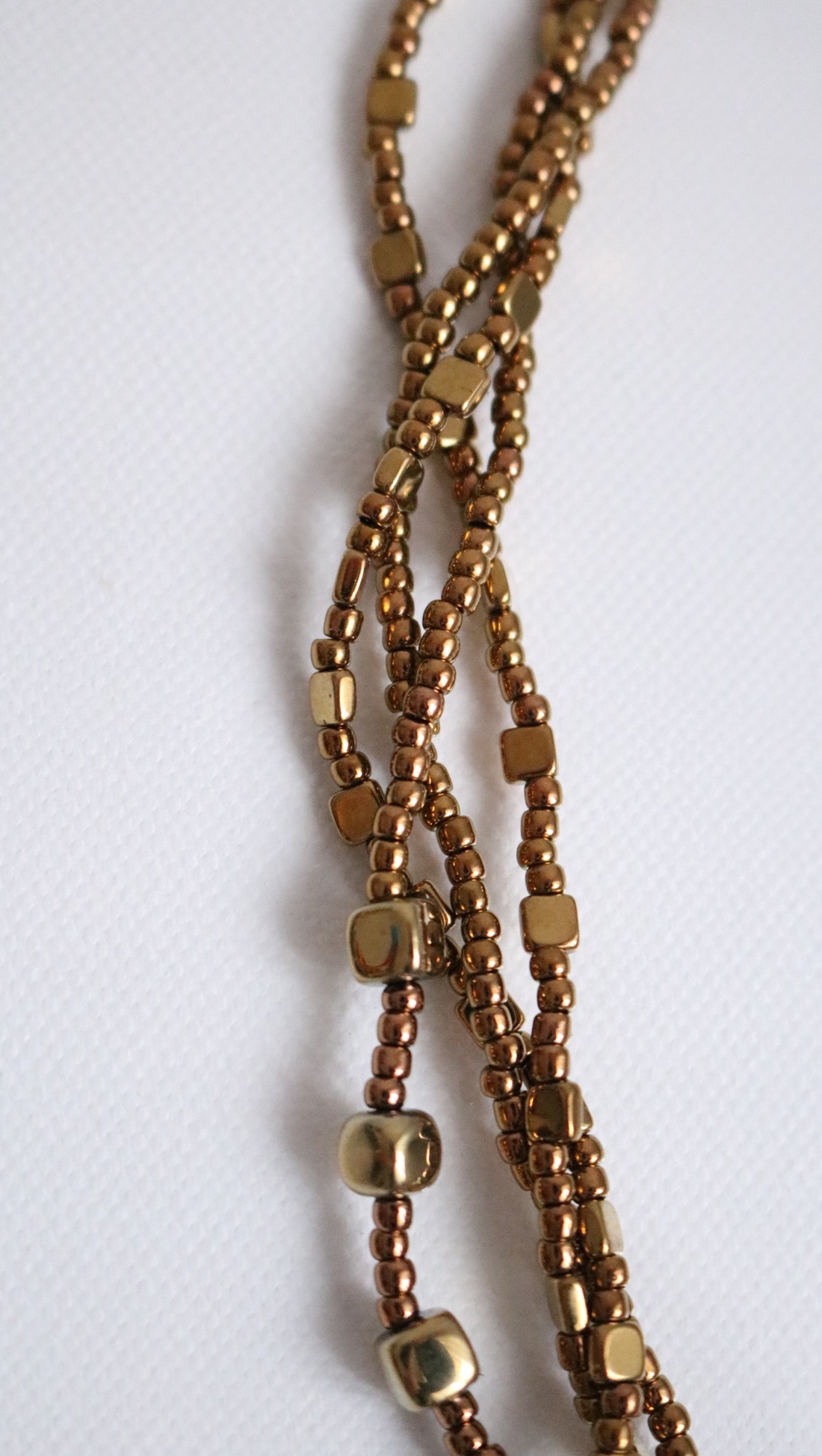 Colier statement auriu din piele naturală și mărgele din sticla - bijuterii - coliere - coliere brodate - Artynos.ro