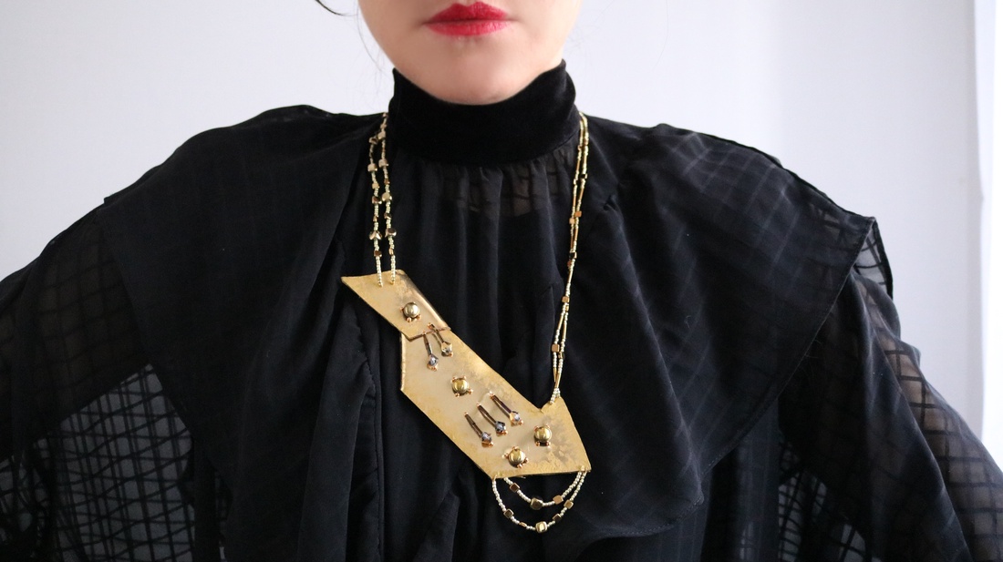 Colier statement auriu din piele naturală - bijuterii - coliere - coliere din mărgele - Artynos.ro