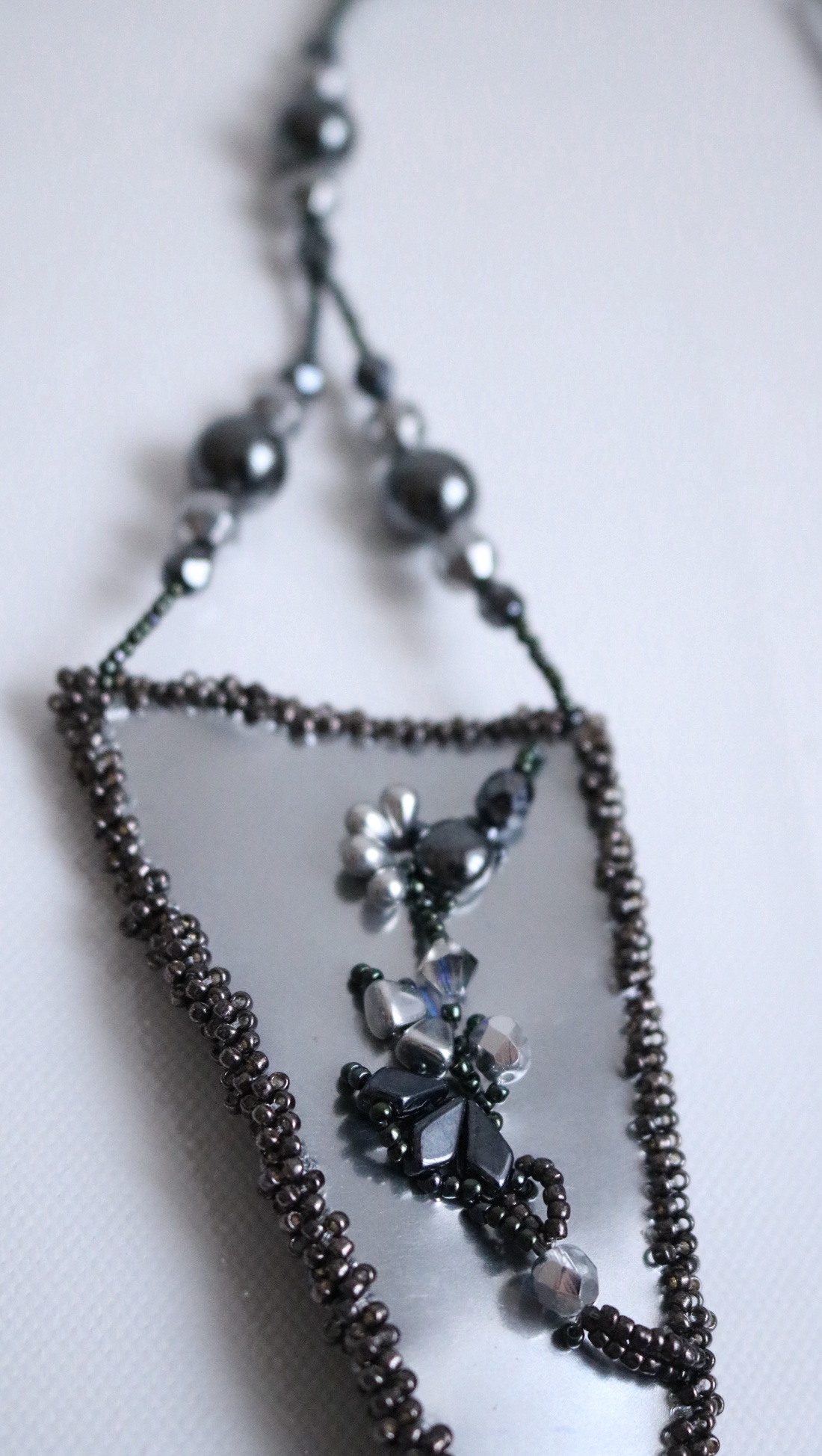 Colier statement argintiu - bijuterii - coliere - coliere din mărgele - Artynos.ro