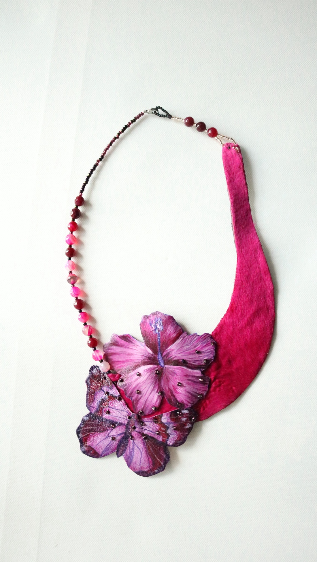 Colier cu fluture și hibiscus  - bijuterii - coliere - coliere cu pandative - Artynos.ro