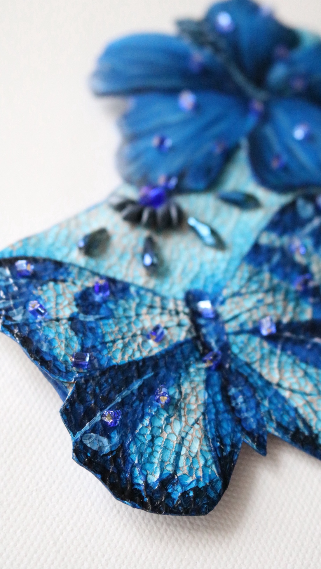 Brosa fluture si floare - bijuterii - broșe - Artynos.ro