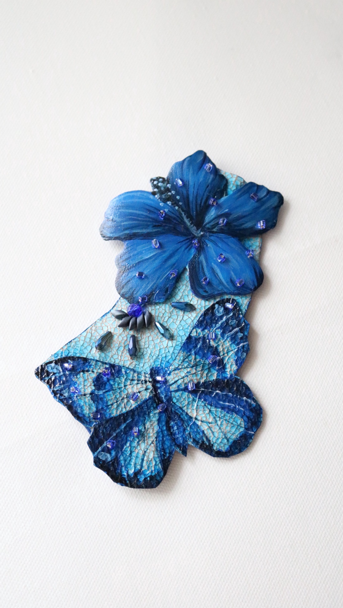 Brosa fluture si floare - bijuterii - broșe - Artynos.ro