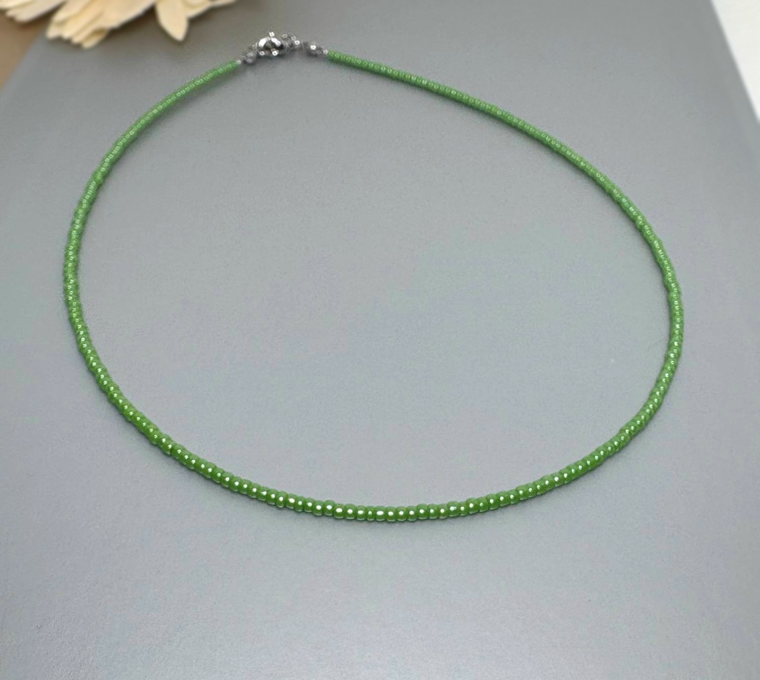 Colier minimalist din margelute japoneze de culoare verde menta. - bijuterii - coliere - coliere cu mărgele - Artynos.ro