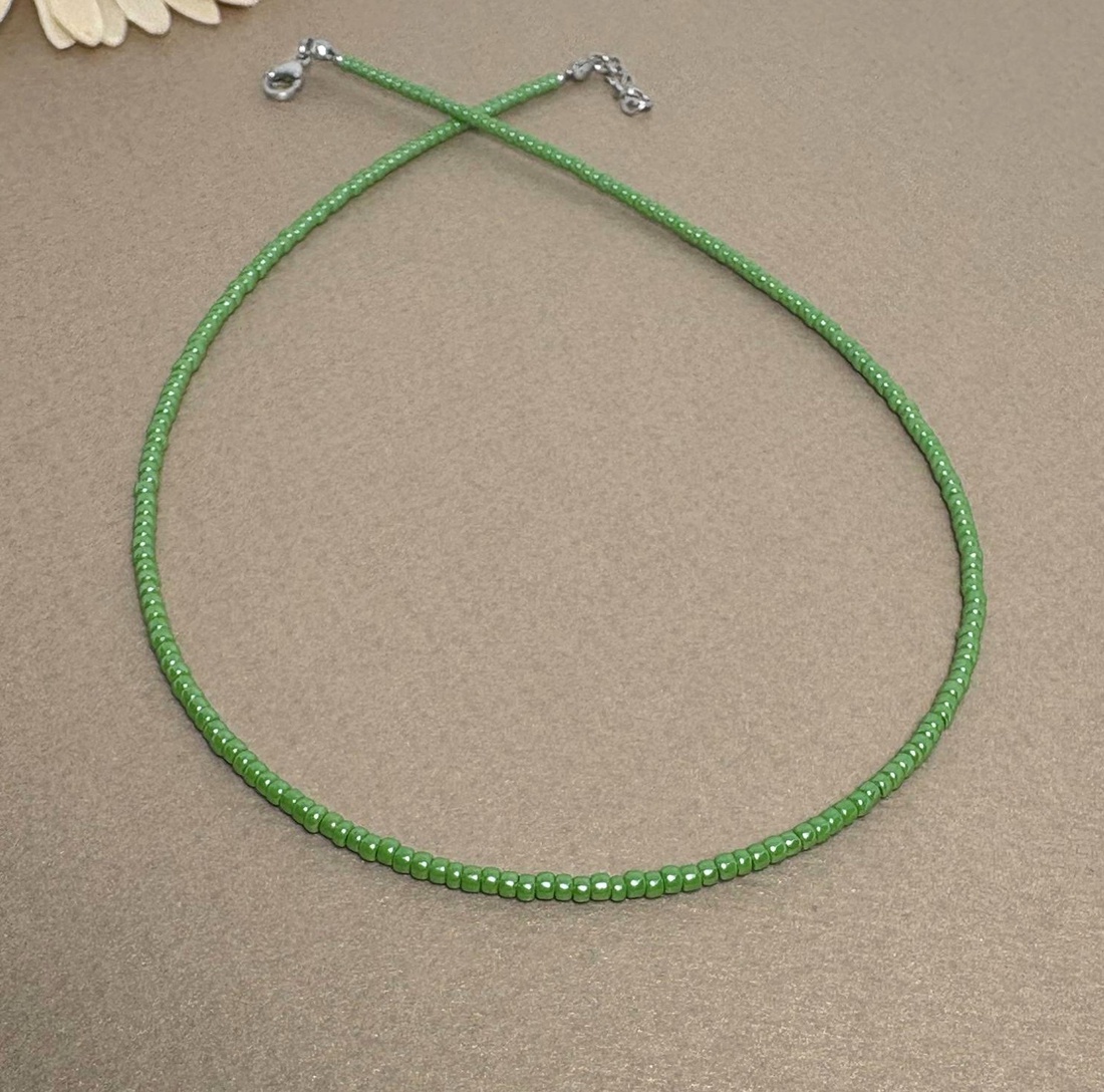 Colier minimalist din margelute japoneze de culoare verde menta. - bijuterii - coliere - coliere cu mărgele - Artynos.ro