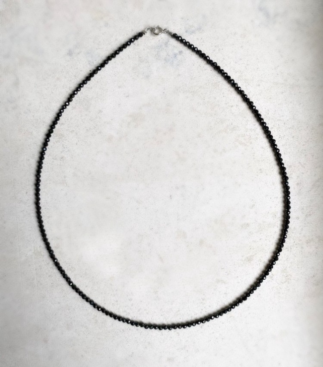 Colier minimalist din spinel negru fatetat - bijuterii - coliere - coliere cu mărgele - Artynos.ro