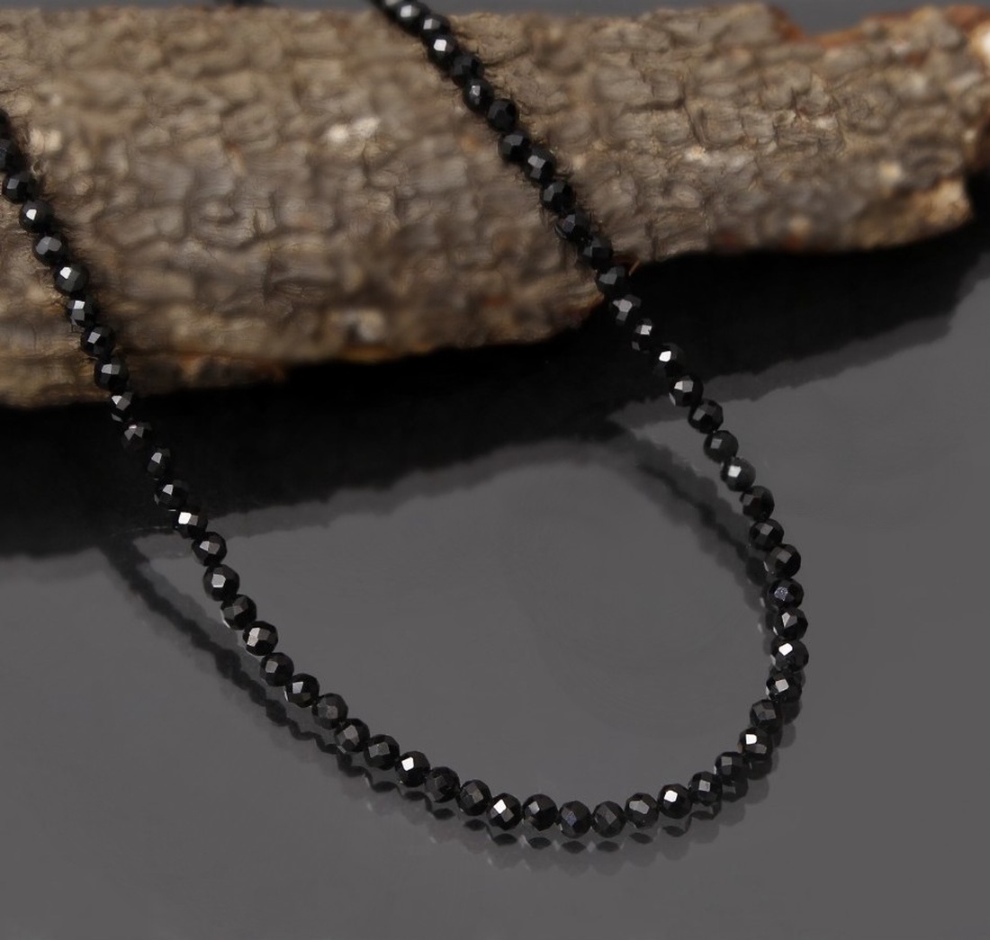Colier minimalist la baza gatului din turmalina neagra fatetata - bijuterii - coliere - coliere cu mărgele - Artynos.ro Colier minimalist la baza gatului din turmalina neagra fatetata - bijuterii - coliere - coliere cu mărgele - Artynos.ro