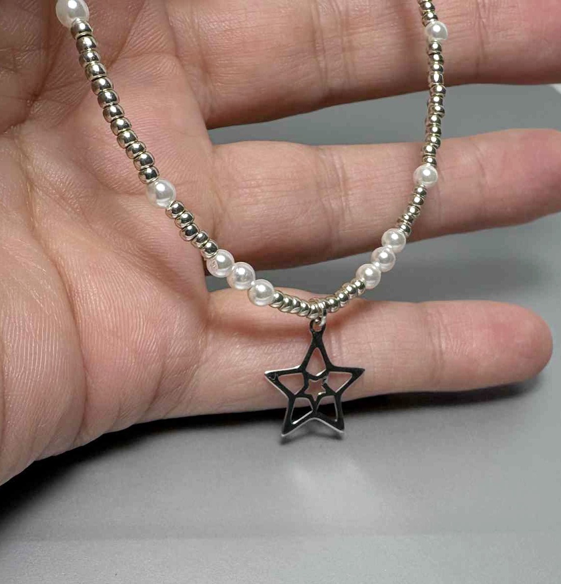 Colier minimalist din margelute japoneze, perle scoica si pandantiv steluta - bijuterii - coliere - coliere din mărgele - Artynos.ro Colier minimalist din margelute japoneze, perle scoica si pandantiv steluta - bijuterii - coliere - coliere din mărgele - Artynos.ro