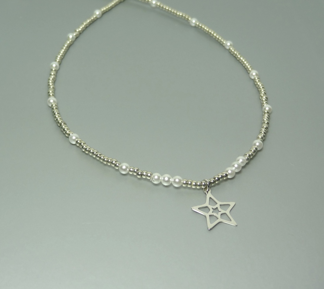 Colier minimalist din margelute japoneze, perle scoica si pandantiv steluta - bijuterii - coliere - coliere din mărgele - Artynos.ro Colier minimalist din margelute japoneze, perle scoica si pandantiv steluta - bijuterii - coliere - coliere din mărgele - Artynos.ro