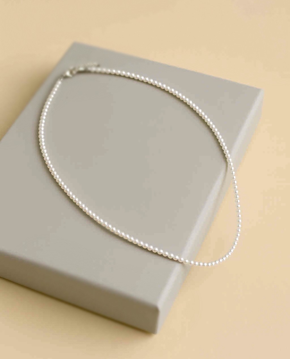 Colier minimalist din perle scoica - bijuterii - coliere - coliere din mărgele - Artynos.ro