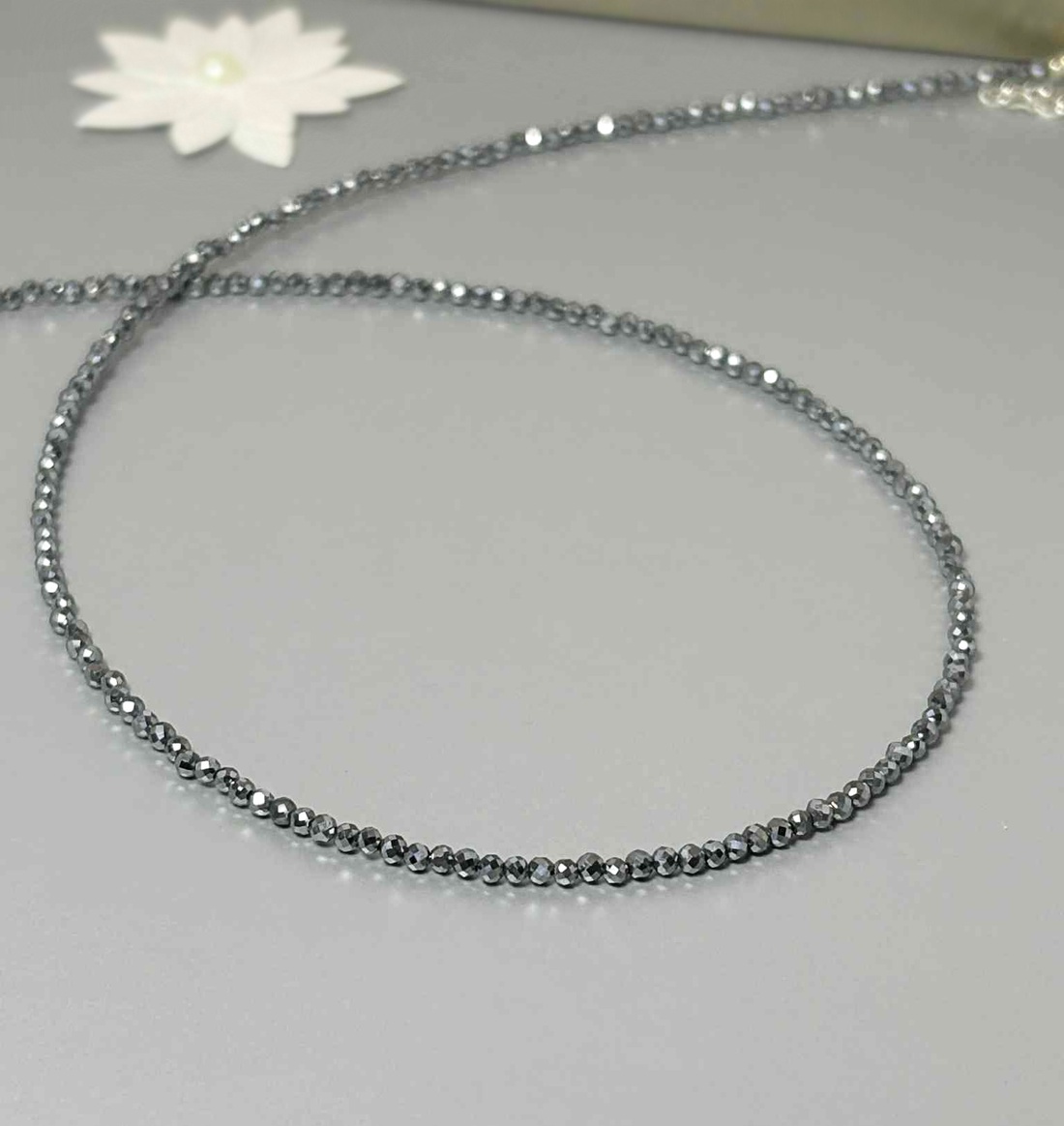 Colier minimalist din terahertz - bijuterii - coliere - coliere din mărgele - Artynos.ro