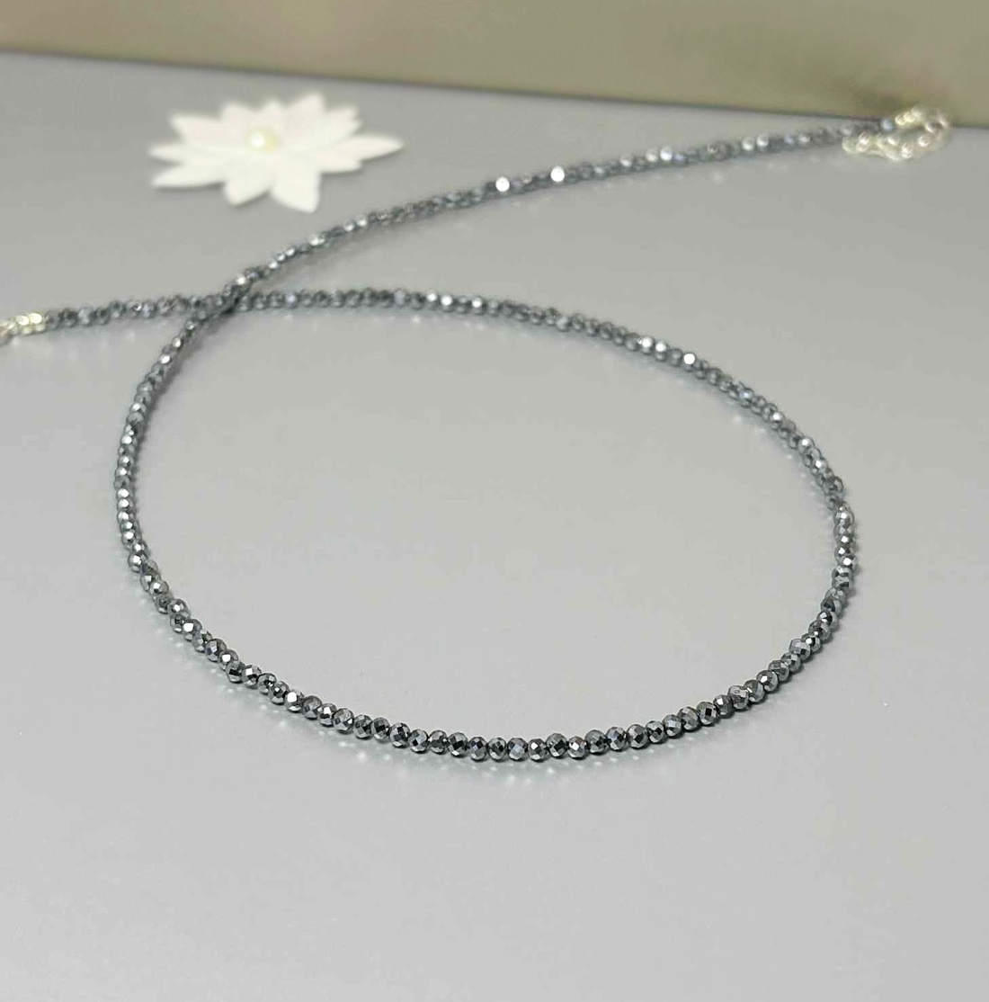 Colier minimalist din terahertz - bijuterii - coliere - coliere din mărgele - Artynos.ro