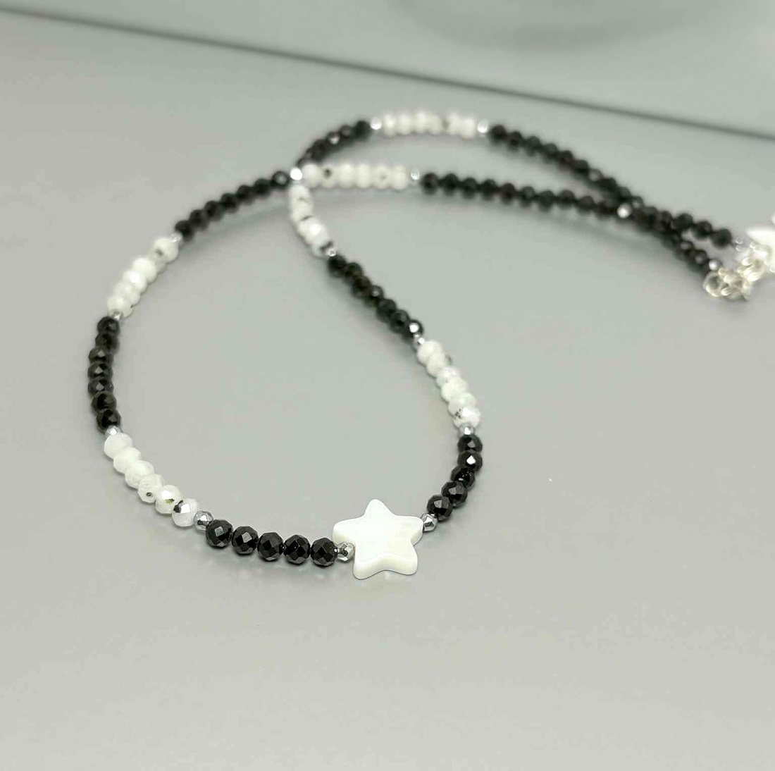 Colier turmalina neagra, piatra lunii si sidef / MoonStar - bijuterii - coliere - coliere din mărgele - Artynos.ro