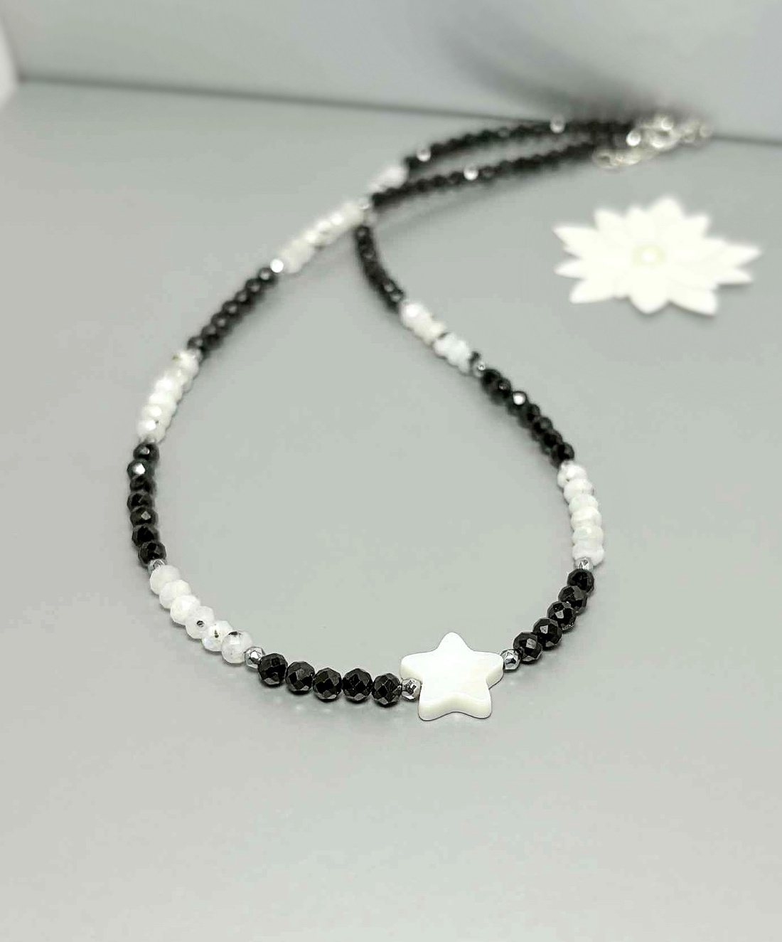 Colier turmalina neagra, piatra lunii si sidef / MoonStar - bijuterii - coliere - coliere din mărgele - Artynos.ro