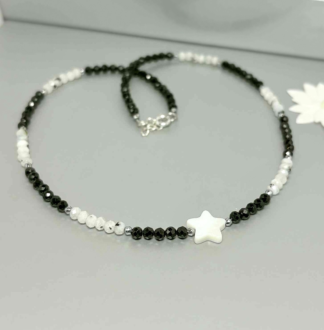 Colier turmalina neagra, piatra lunii si sidef / MoonStar - bijuterii - coliere - coliere din mărgele - Artynos.ro
