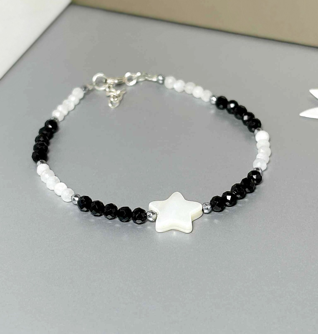 Bratara turmalina neagra - piatra protectie, piatra lunii si sidef. - bijuterii - brățări - brățări din pietre semiprețioase - Artynos.ro