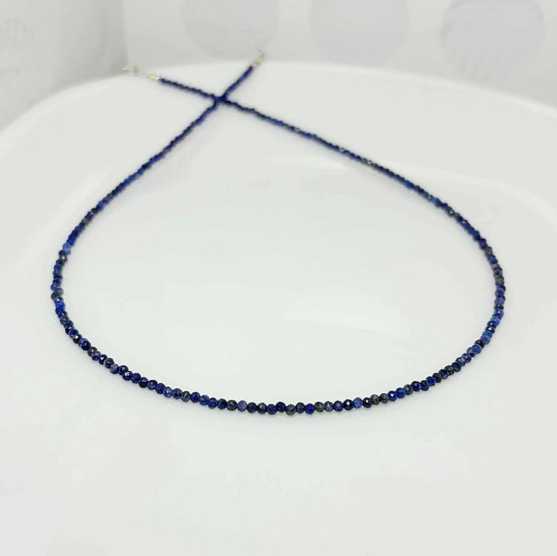 Colier minimalist din lapis lazuli - bijuterii - coliere - coliere din mărgele - Artynos.ro