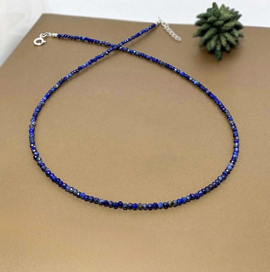 Colier minimalist din lapis lazuli - bijuterii - coliere - coliere din mărgele - Artynos.ro