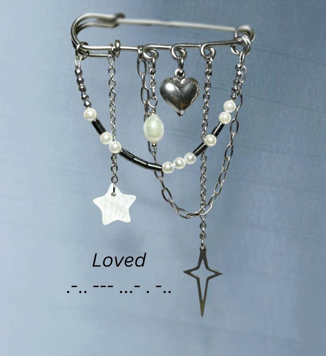 Brosa martisor cu mesaj in Codul Morse - Loved - bijuterii - broșe - Artynos.ro