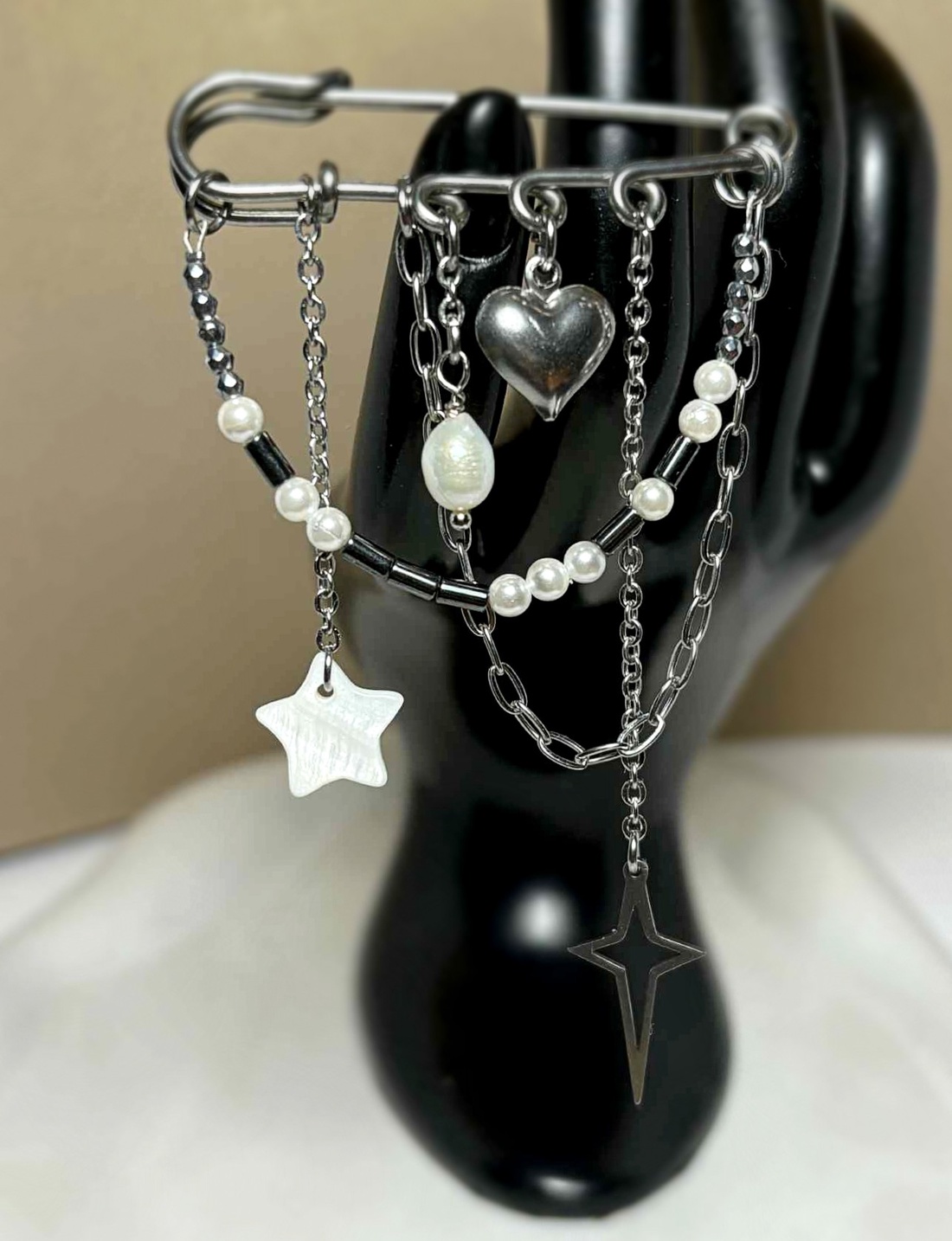 Brosa martisor cu mesaj in Codul Morse - Loved - bijuterii - broșe - Artynos.ro