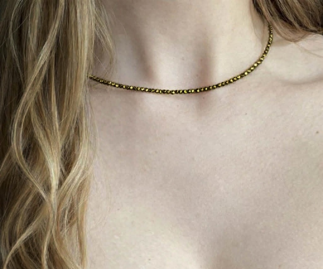 Colier minimalist din pirita - Metallic Glow - bijuterii - coliere - coliere din mărgele - Artynos.ro