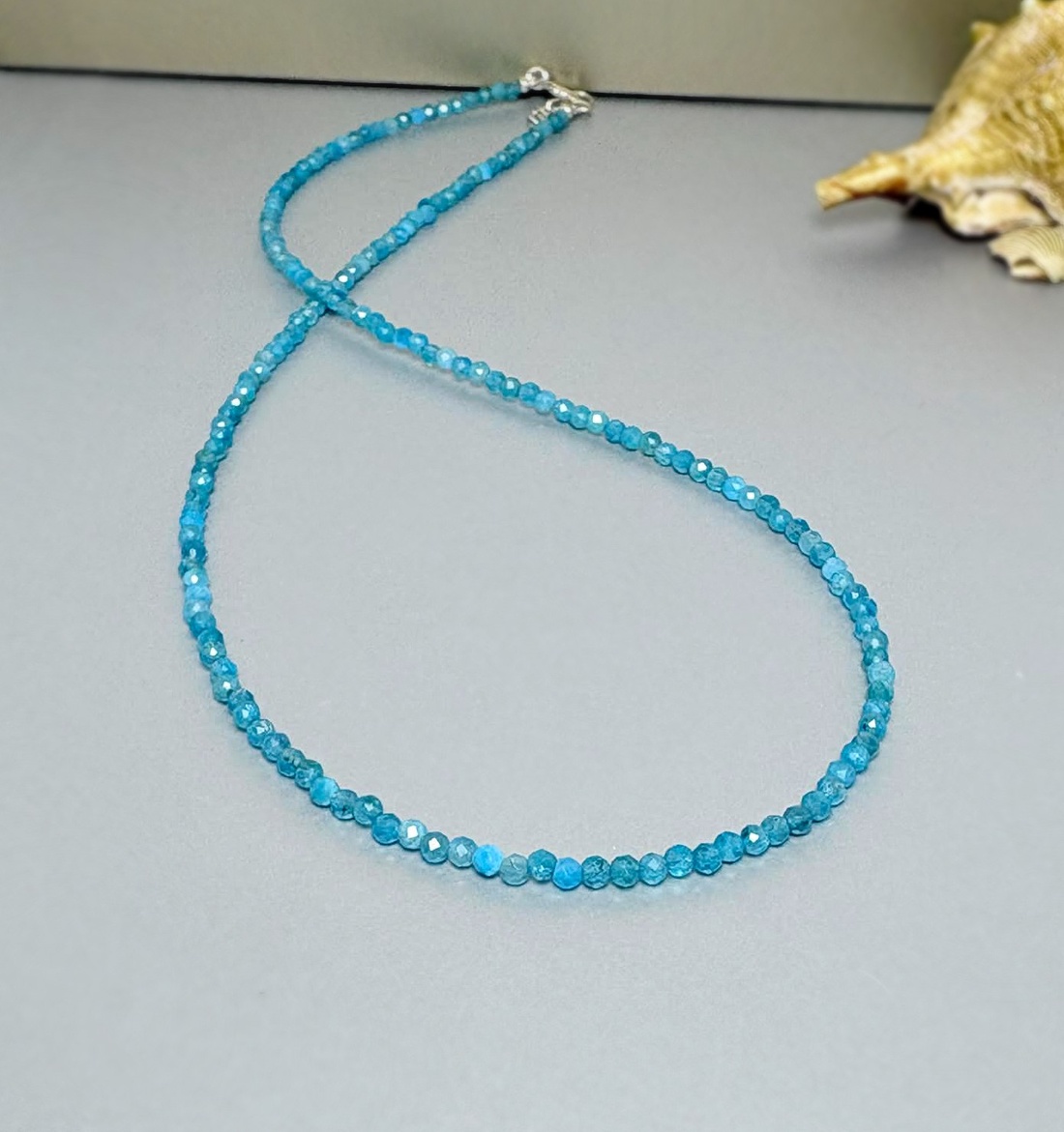 Colier minimalist din apatit fatetat - bijuterii - coliere - coliere din mărgele - Artynos.ro