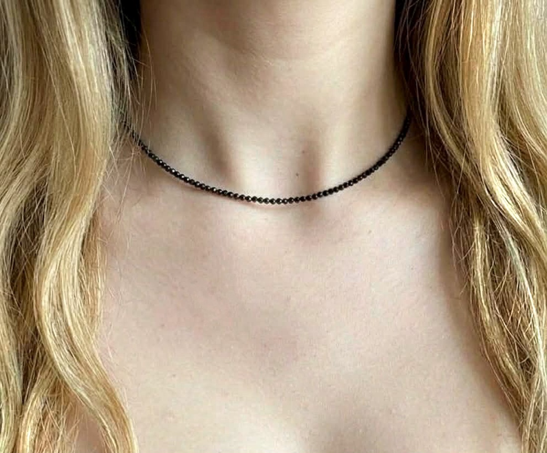 Colier minimalist din turmalina neagra fatetata si aur filat de 14k - bijuterii - coliere - coliere din mărgele - Artynos.ro