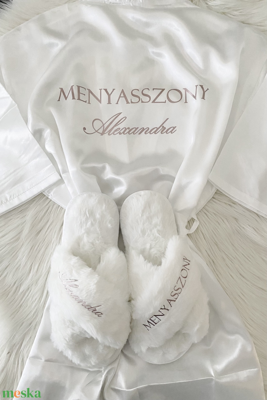 Halat de mireasă - accesorii nuntă - accesorii de nuntă - jartiere mirese - Artynos.ro