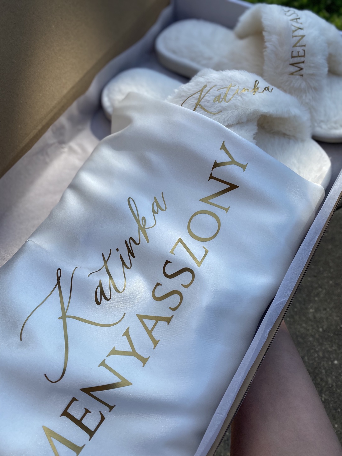 Halat de mireasă - accesorii nuntă - accesorii de nuntă - jartiere mirese - Artynos.ro