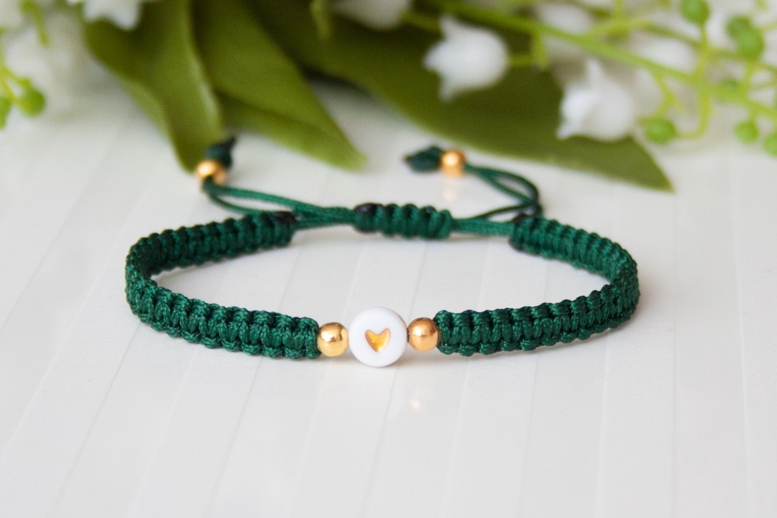 Brățară macramé împletită - Inimă - Aur/verde închis - - Artynos.ro Brățară macramé împletită - Inimă - Aur/verde închis - - Artynos.ro