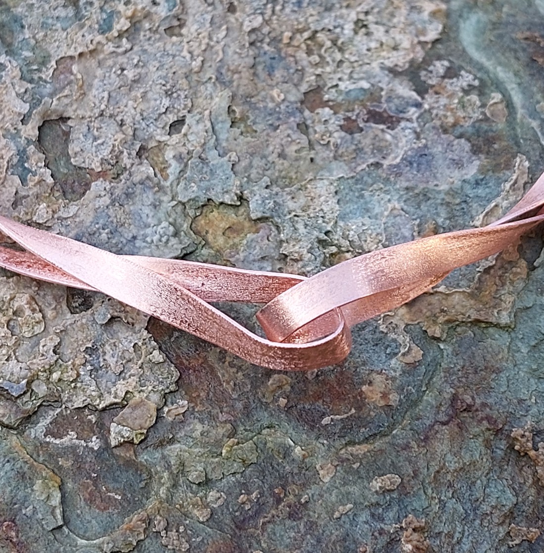 Colier răsucit din cupru -  - Artynos.ro Colier răsucit din cupru -  - Artynos.ro